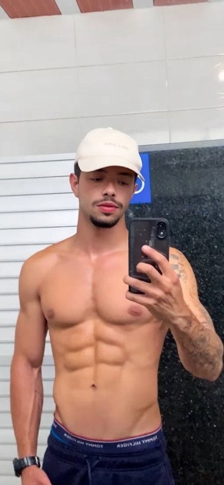 Lucas Brant nude onlyfans