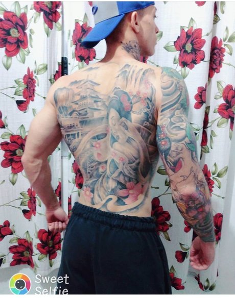 Niel Silva onlyfans ass