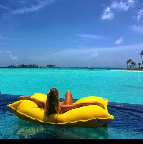 Mira Sabina onlyfans creator