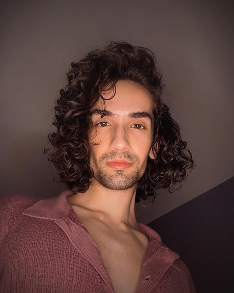 Miraga X onlyfans model photos