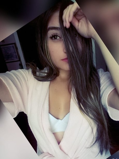 Auris onlyfans striptease