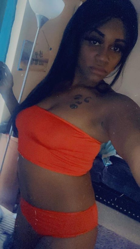 Mila Lowe onlyfans naked leaks