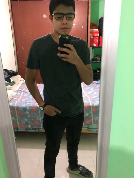 Miguel Flores naked onlyfans leak