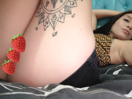 _MICKI only fans content