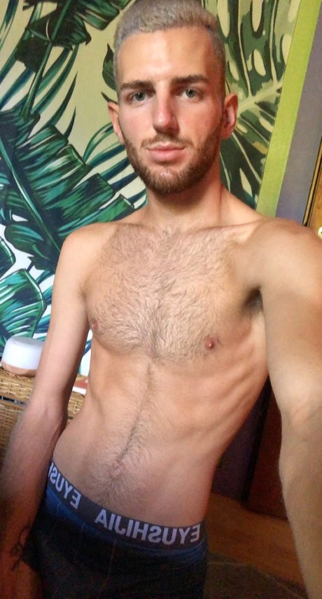 nakedboi onlyfans star