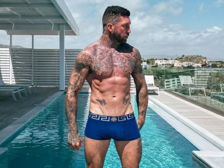 Niels van der Zanden topless onlyfans