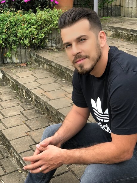 Nelio Linares free onlyfans