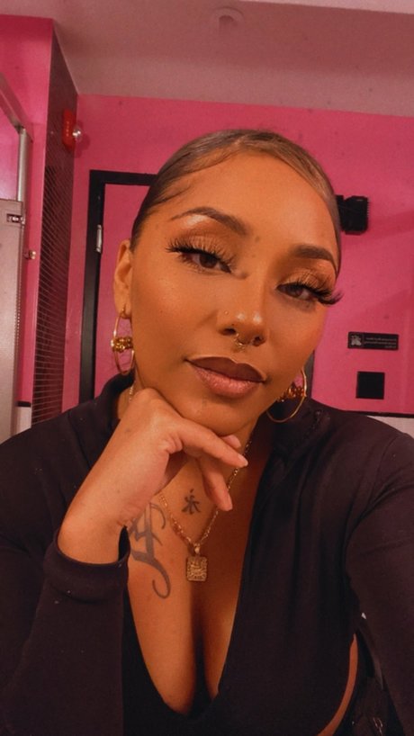 ScorpioNextDoor onlyfans model photos