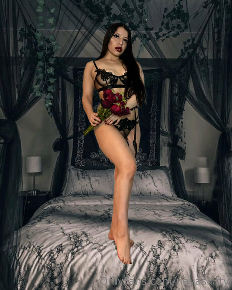 Naya_ onlyfans topless
