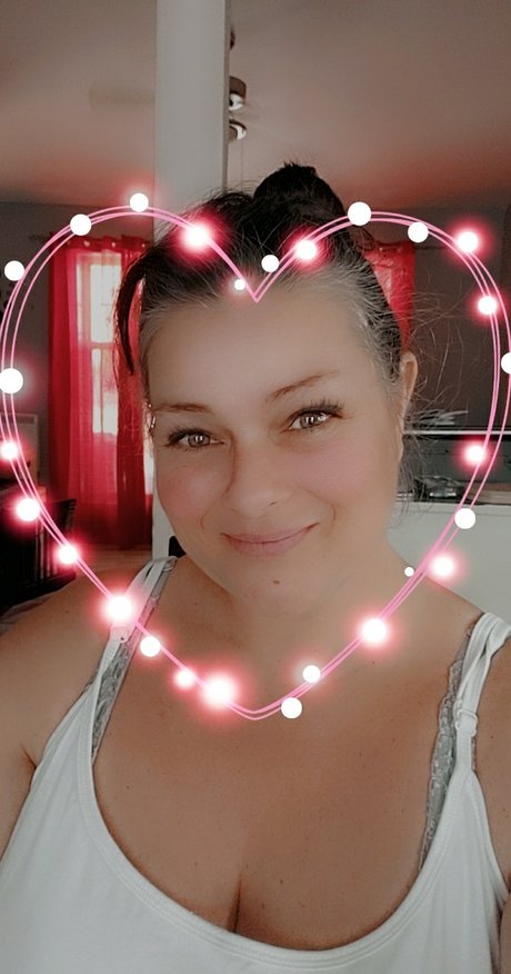 Natacha Bond onlyfans leakes