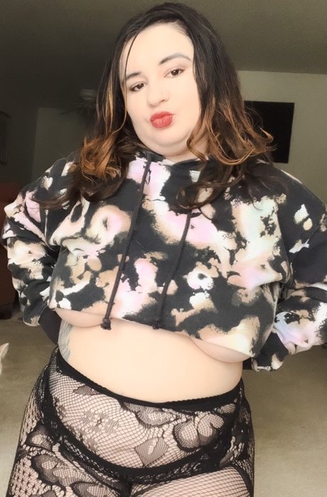 Naomi St James onlyfans public photos