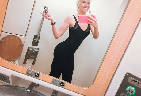 Adriana Abenia onlyfans naked