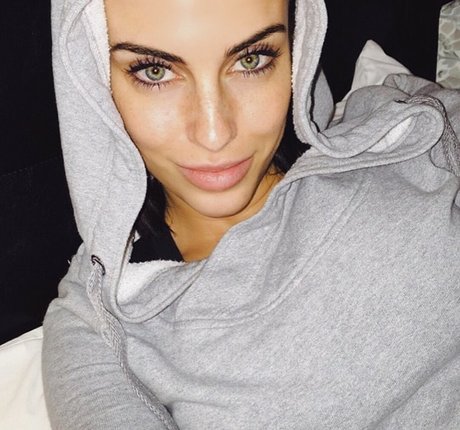 Jessica Lowndes Profile pic