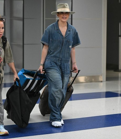 Jennifer Lopez onlyfans leaked tits