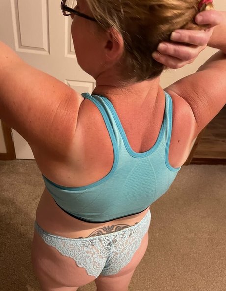 khariscurves onlyfans strip