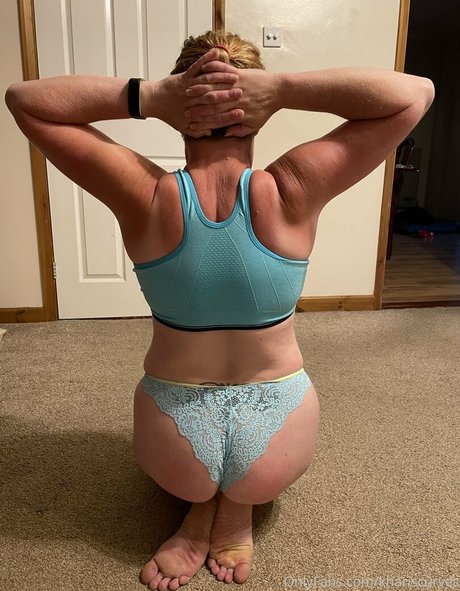 khariscurves onlyfans lean