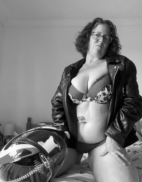 khariscurves onlyfans leakd