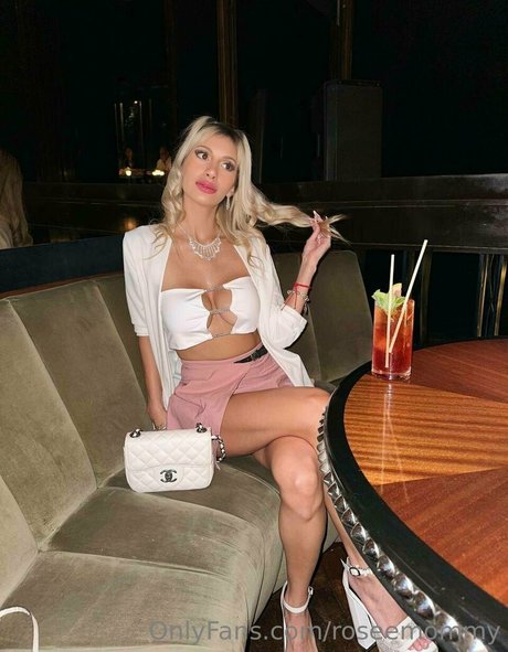 Rosy Stars onlyfans lean