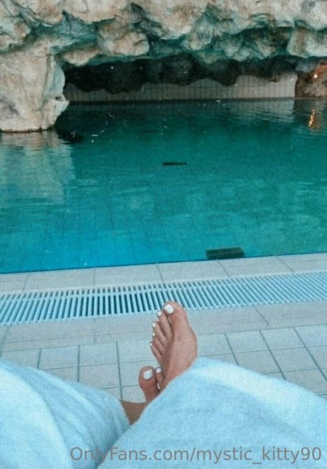 mystic kitty90 Profile pic