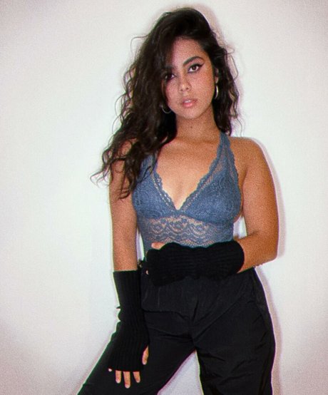 Renata Vaca onlyfans sex leak