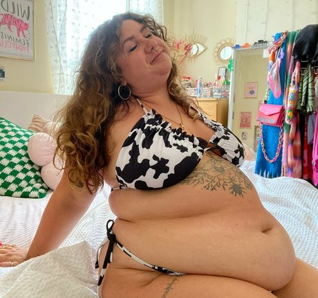 paris stilton onlyfans ass