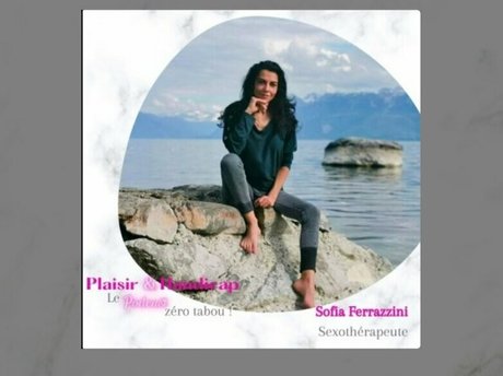 loucharmellefree onlyfans strip tease