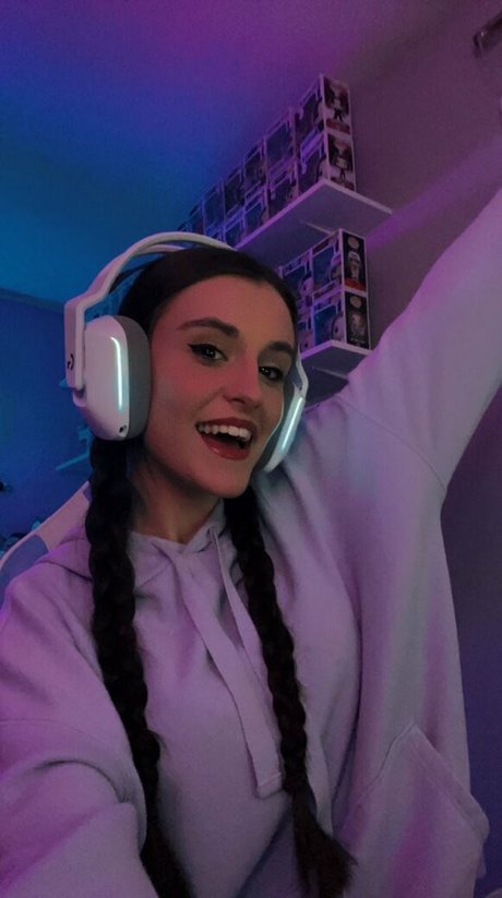 Maggie Roscher is on onlyfans