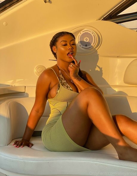 Dejarennae nude onlyfans leak