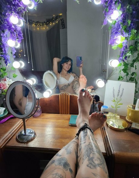 mythicmaggie onlyfans pic