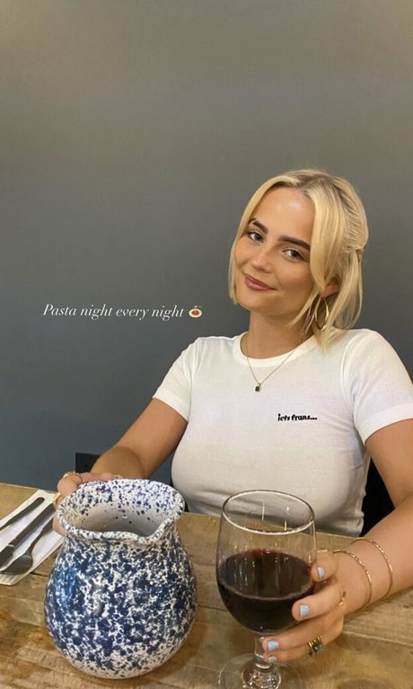 Amelia Eve Gibson only fans leaks