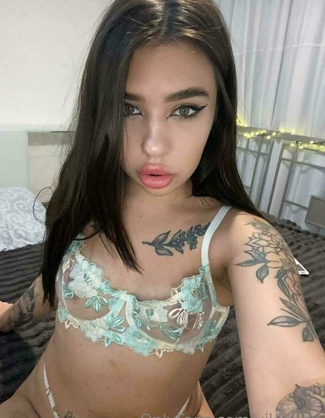 vikkikiss onlyfans hot