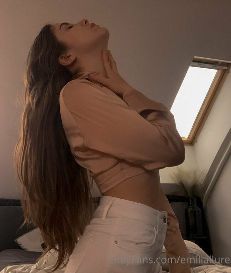 Emiliallure onlyfans free content