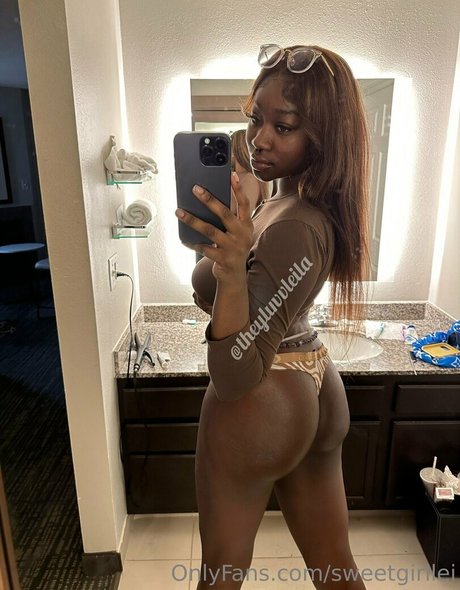 sweetgirllei onlyfans boobs