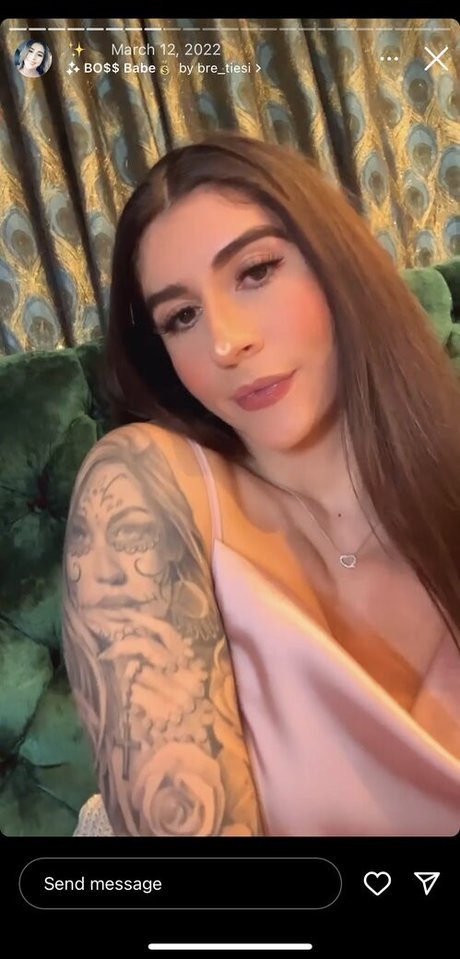 Itzel25_ onlyfans strip tease