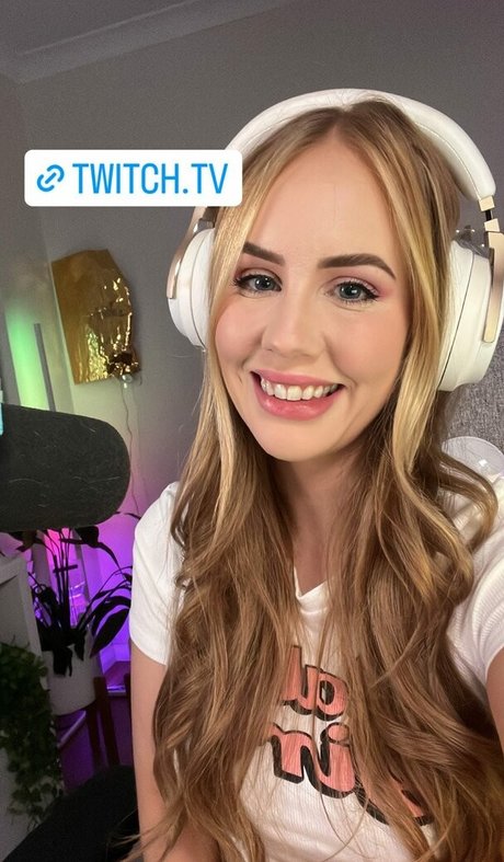 Nalopia boobs onlyfans