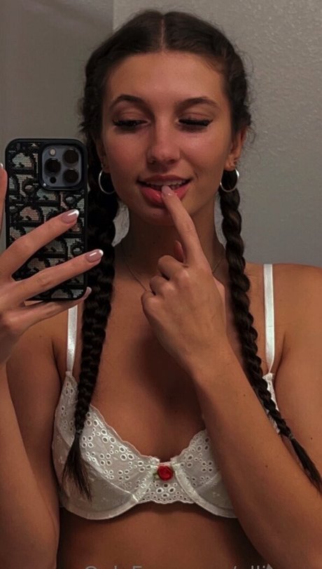 ellie vandeel naked onlyfans