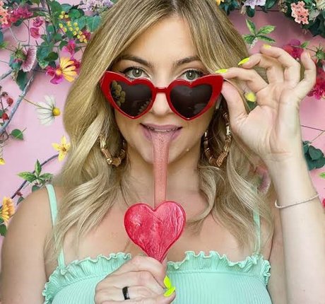 Annie Lederman leaked only fans nudes