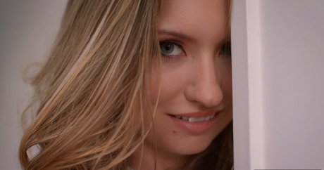 Emma Sirus strip onlyfans