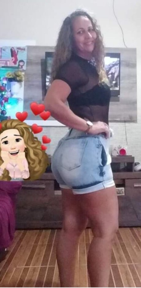 Soninha Coroa sexy onlyfans