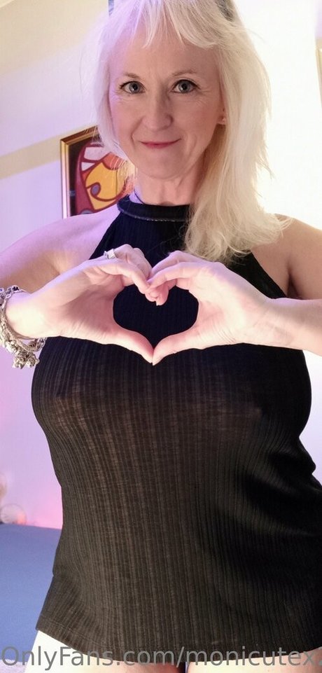 monicutex2 onlyfans nudes
