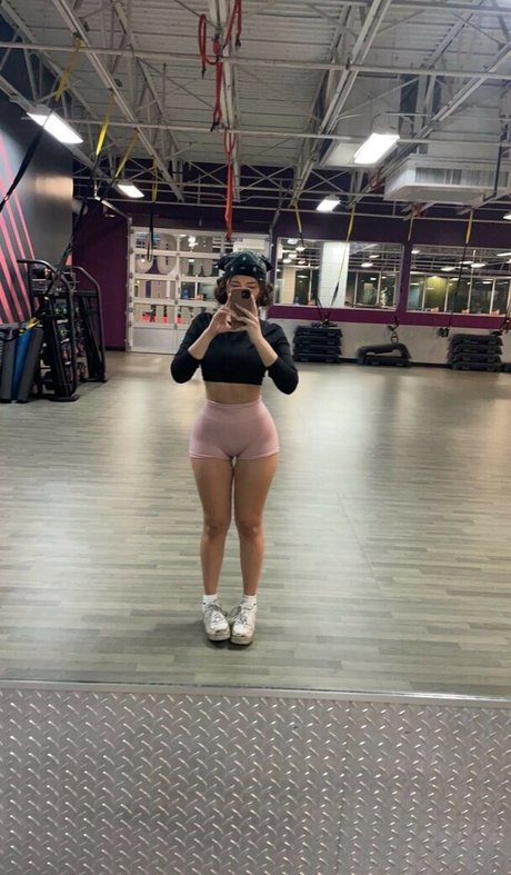 niaarellano is on onlyfans