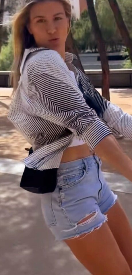 Eugenie Genie Bouchard onlyfans leak sex