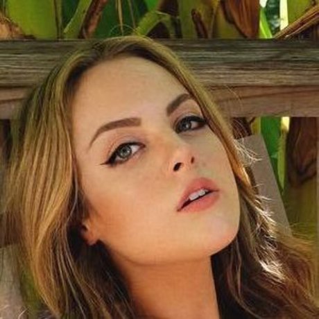 Elizabeth Gillies onlyfans leaked photos