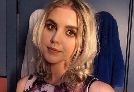 ai girlfriend onlyfans hot sex self-portrait