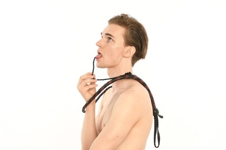 Olek O Neight_ onlyfans strip