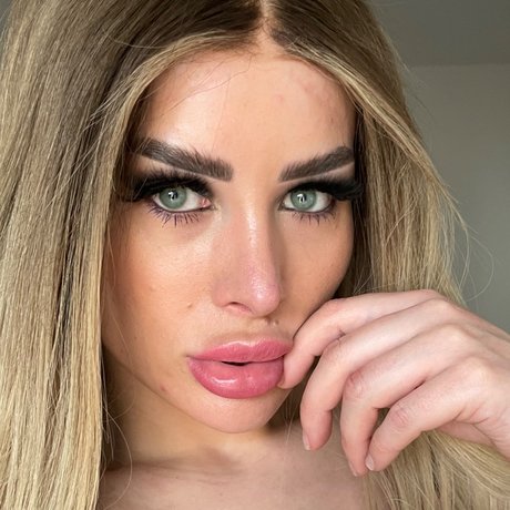 Aline onlyfans model photo