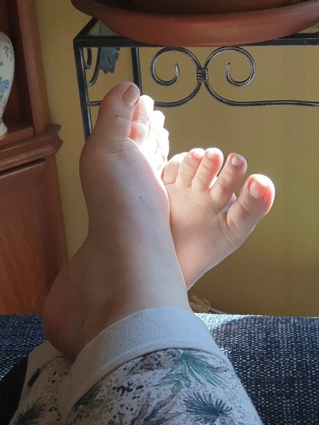 Nixie Pixie Feet onlyfans leaks.