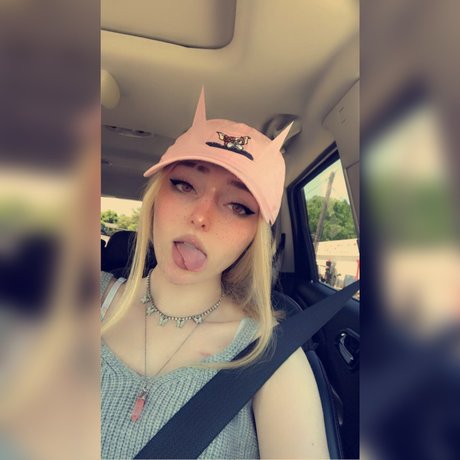 Avery Peachy only fans leak nude