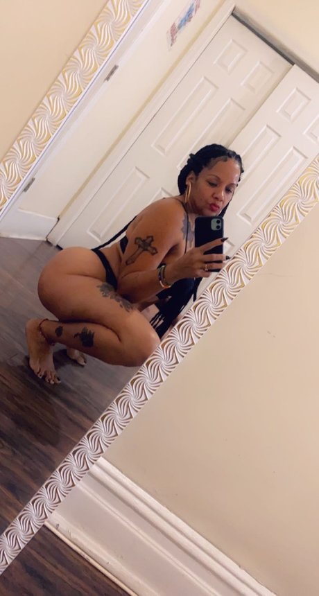 Pretty Mami onlyfans model photos