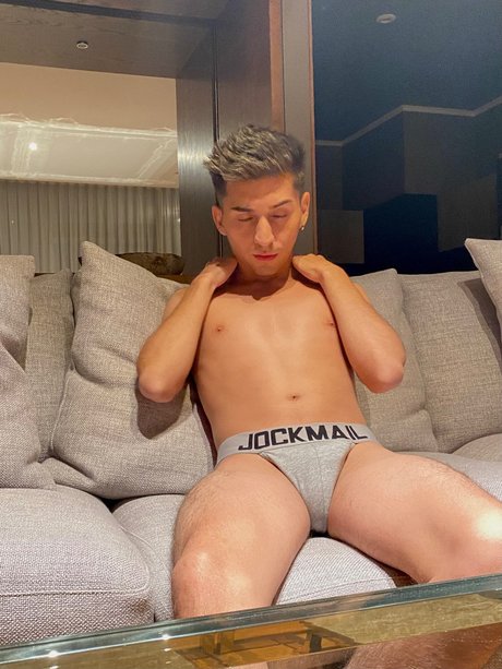 Rodri Quinzel onlyfans strip tease